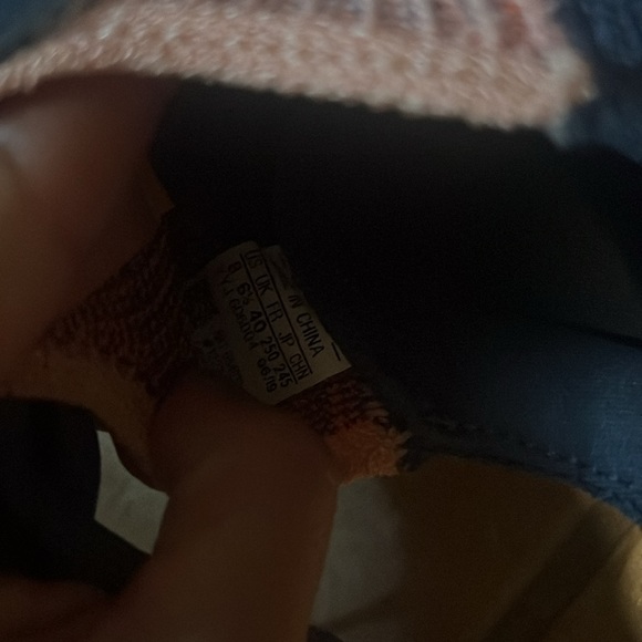 Women Ultroost sneakers wore only once size 8 - Picture 6 of 7